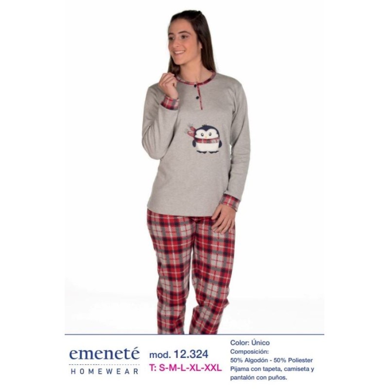 Pijama con tapeta, camiseta y pantalón con puños.