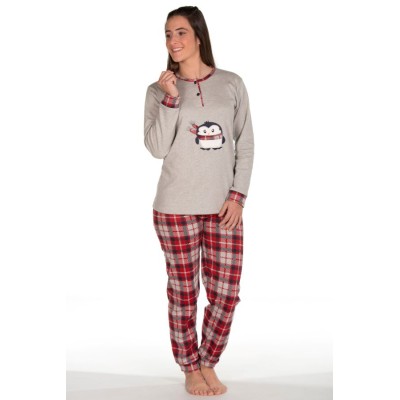 Pijama con tapeta, camiseta y pantalón con puños.