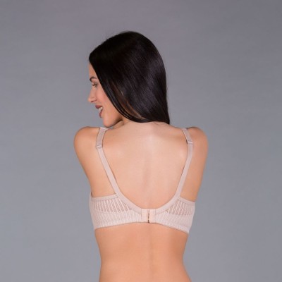 Sujetador preformado control encaje allover con aros y con foam.