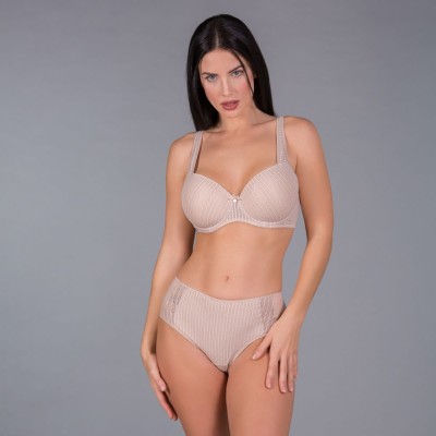 Sujetador preformado control encaje allover con aros y con foam.