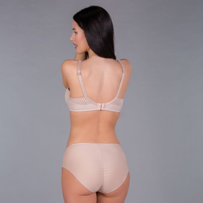 Sujetador preformado control encaje allover con aros y con foam.