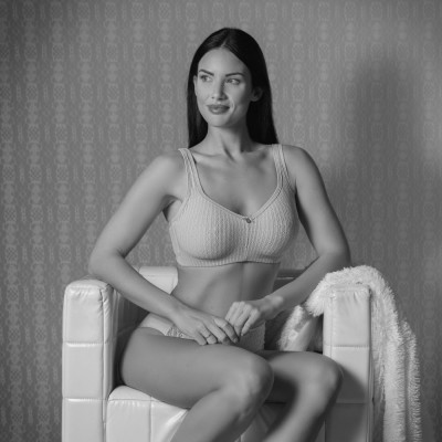 Sujetador preformado control encaje allover sin aros y sin foam.