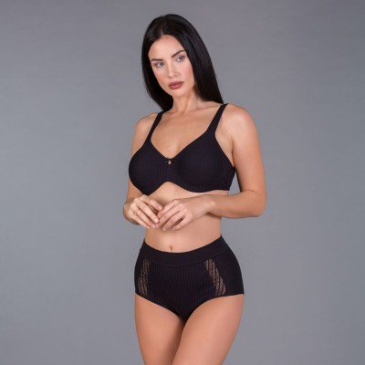 Sujetador preformado control encaje allover con aros y sin foam.