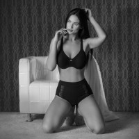 Sujetador preformado control encaje allover con aros y sin foam.